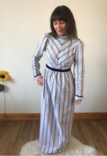 Vintage 70s Lilac with Floral Detail Maxi Dress